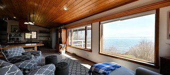 Spring Weekends and Prime Summer Weeks Still Open! Superior Lake-Front!