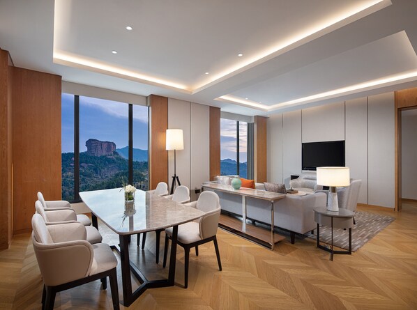 套房, 1 张特大床 (Living, Dining, Meeting)