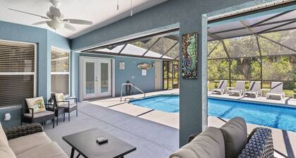 ☆☀︎❀ Pool House Paradise! Heated Pool, Poolside TV, Pool Table, Near Beaches!
