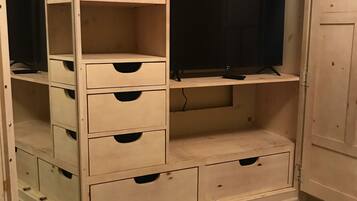 4 bedrooms, WiFi, bed sheets