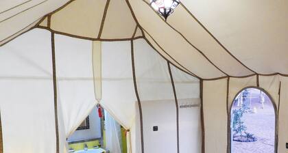 SLEEP IN LUXURY TENT IN DESERT !
