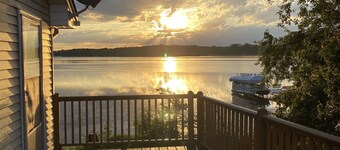Beachfront Cabin with Lake Views & Harry Potter Room