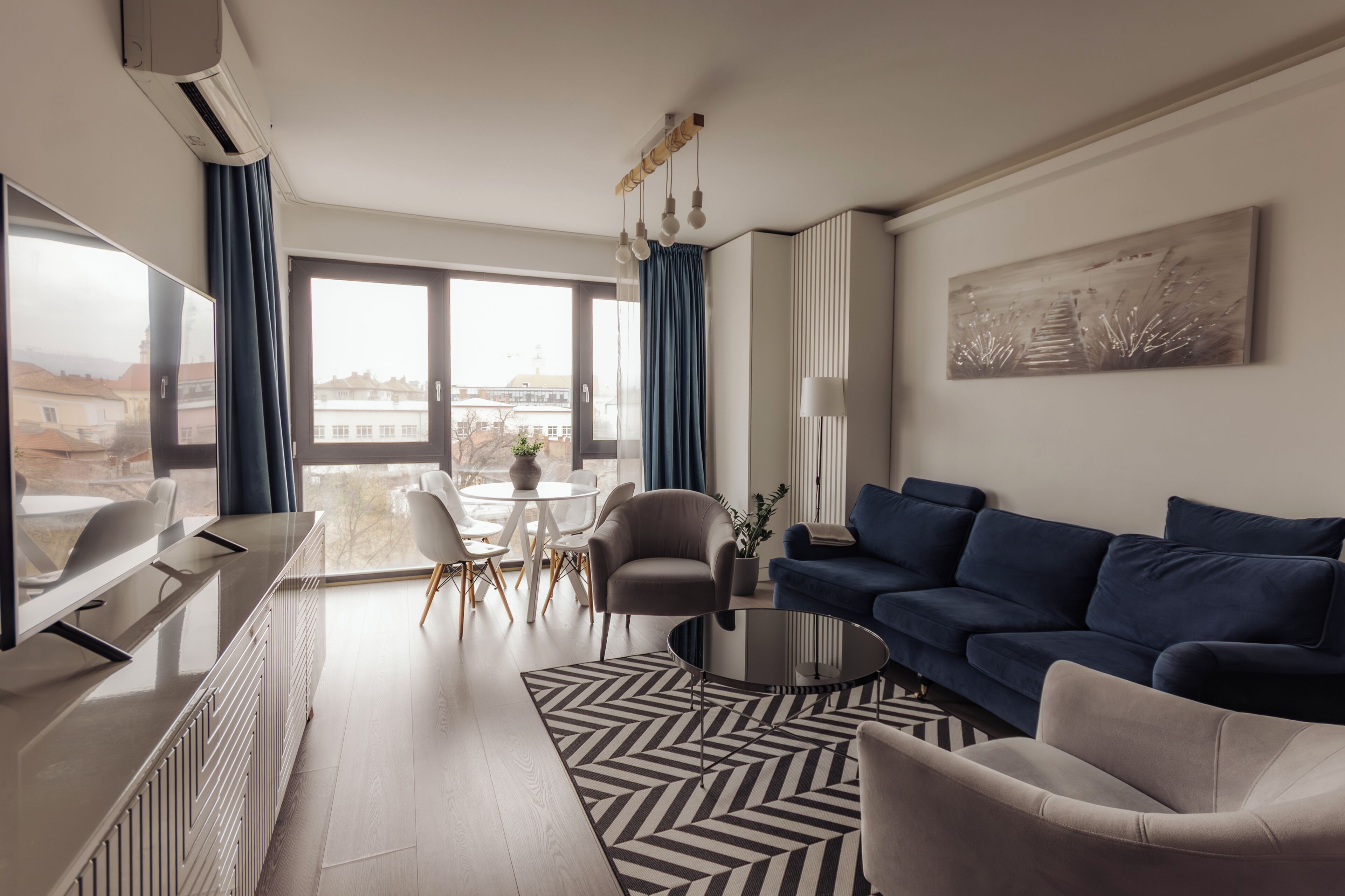 Executive Suite | Living area | 120-cm Smart TV with cable channels, TV, Netflix