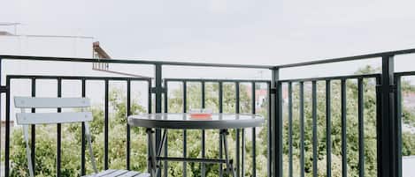 Executive Suite | 2 bedrooms, premium bedding, pillowtop beds, free minibar items