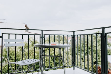 Executive Suite | 2 bedrooms, premium bedding, pillowtop beds, free minibar items