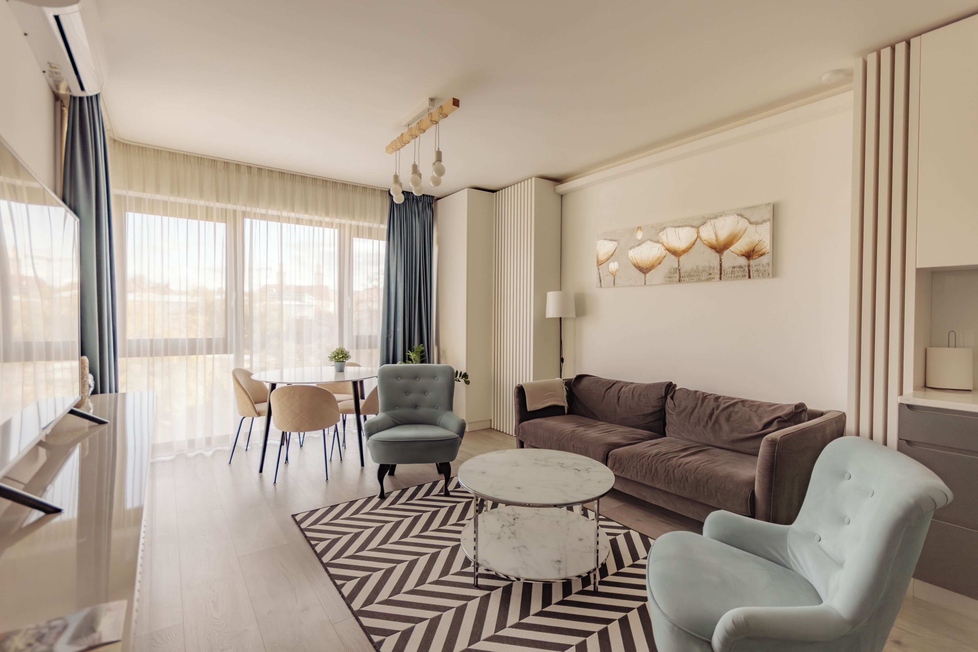 Executive Suite | Living area | 120-cm Smart TV with cable channels, TV, Netflix