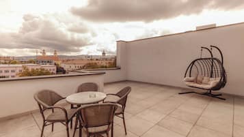 Grand Penthouse | Living area | 120-cm Smart TV with cable channels, TV, Netflix