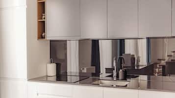 Grand penthouse | Woonruimte | Een 120-cm smart-tv met kabelzenders, televisie en Netflix