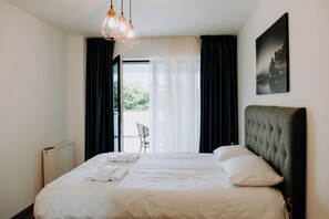 Executive Suite | Premium bedding, pillow-top beds, free minibar items