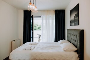 Executive Suite | Premium bedding, pillowtop beds, free minibar items