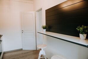 ジュニア スイート | 専用キッチン | 大型冷蔵庫、電子レンジ、オーブン、コンロ