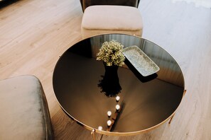 ラグジュアリー スイート | 2 室のベッドルーム、高級寝具、ピロートップベッド、ミニバーのアイテム (無料)