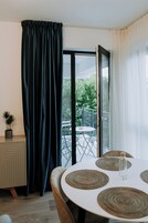 Executive Suite | Premium bedding, pillowtop beds, free minibar items