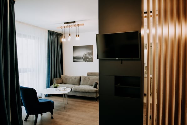 Junior Suite | 2 bedrooms, premium bedding, pillowtop beds, free minibar items