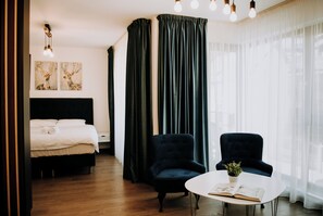 Junior Suite | 2 bedrooms, premium bedding, pillowtop beds, free minibar items