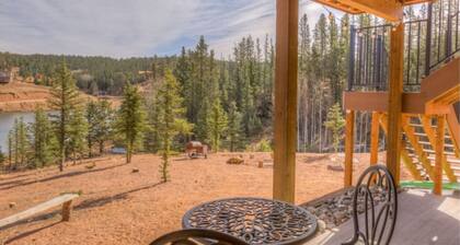 Lakefront duplex property, nicely finished. 2 bedroom and queen size hide-a-bed.