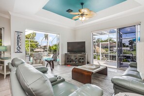 Televisio, DVD-soitin, kirjoja