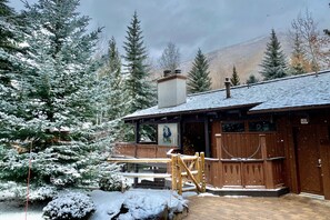 Exterior - Relaxing, mountain-view house with two fireplaces, furnished deck, & fenced back (Ketchum)