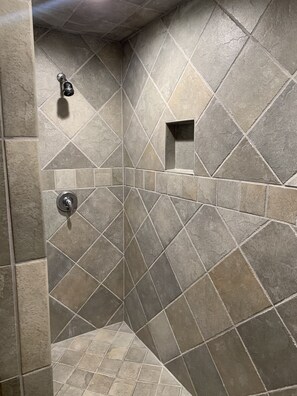 Combined shower/bathtub, towels - 7 bdrms, private pool, hot tub, ocean view, sunset/sunrise views, multiple decks (Corolla)