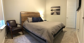 3 bedrooms, desk, iron/ironing board, free WiFi - Home in an urban master-planned community (Austin)