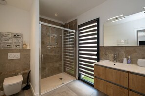 Combinazione doccia/vasca, asciugacapelli