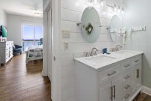 4 habitaciones, tabla de planchar con plancha y wifi gratis 