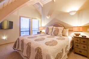 6 bedrooms, iron/ironing board, Internet, bed sheets