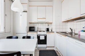 Standaard appartement, 1 slaapkamer, balkon | Dineerruimte