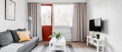 Appartement Standard, 1 chambre, balcon | Coin séjour | Télévision à écran plat de 40 pouces avec chaînes par câble, télévision