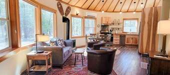 Sunflower Yurt - Mazama special place