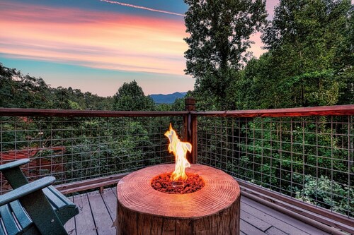 Mountain view, clean, great location, fire pit, easy drive to cabin, family-fun!