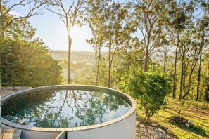 Alberca al aire libre y alberca climatizada