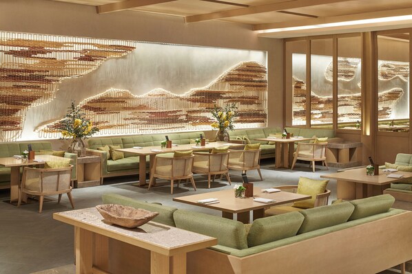 Breakfast, lunch and dinner served