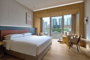 V ærelse - 1 kingsize-seng - balkon (Pet Friendly) | Dundyner, minibar, pengeskab på værelset, individuelt design