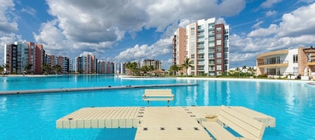 Outdoor pool. HERMOSO DEPARTAMENTO RESIDENCIAL DREAM LAGOONS CANCUN