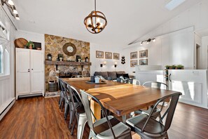 Dining - Scandinavian Inspired Chalet (Beech Mountain)