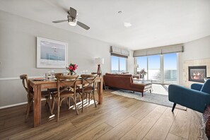 Dining - 2 Bedroom Oceanfront Condo! (Carlsbad)