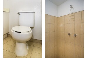Habitación estándar, 2 camas dobles | Baño | Ducha, artículos de higiene personal gratuitos, secador de pelo y jabón