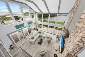 Télévision, jeux vidéo, lecteur de DVD, livres