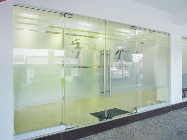 Property entrance - Capital O Smart Hotel (Monterrey)