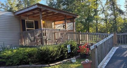 Super clean 7 mile from downtown Newberry safe quiet home Best Deal Around