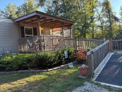 Super CLEAN and Comfortable 7 mile  to downtown Newberry 5 mile from I 26  