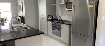 Townhouse Near City Centre, River & Stadium