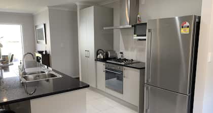 Townhouse Near City Centre, River & Stadium