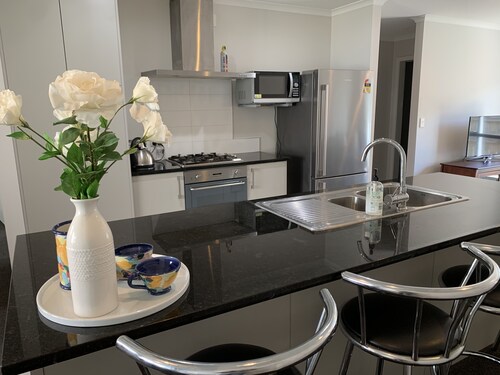 Townhouse Near City Centre, River & Stadium