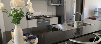 Townhouse Near City Centre, River & Stadium