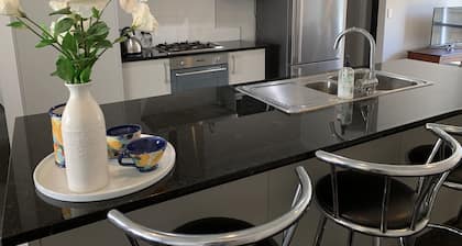 Townhouse Near City Centre, River & Stadium