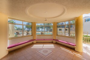 Lobby sitting area - OYO Hotel Real Del Sol (Acapulco)
