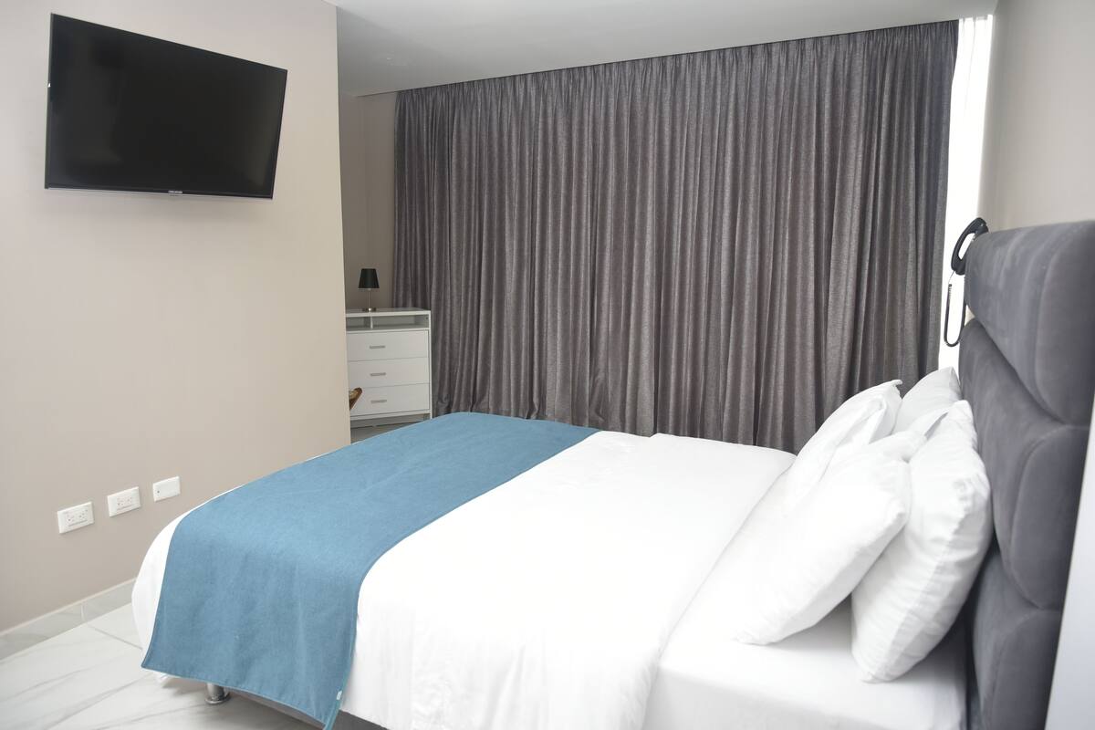 Standard Room | Minibar, iron/ironing board, WiFi (free), individually furnished