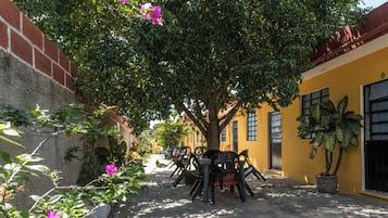 32-tums platt-tv med satellitkanaler och tv